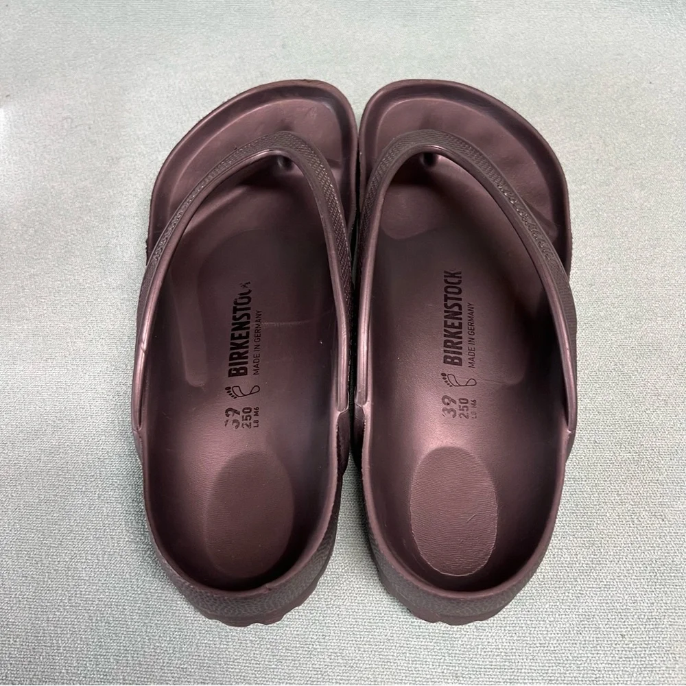 Birkenstock silver gray EVA water friendly  Flip-Flops. Molded soles slip on sty - Picture 2 of 8